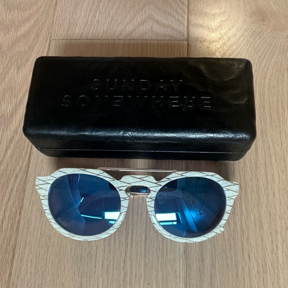 Sunday Somewhere blue mirrored sunglasses